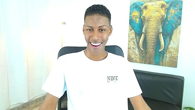 maiki18  online show from November 12, 2025, 8:52 pm