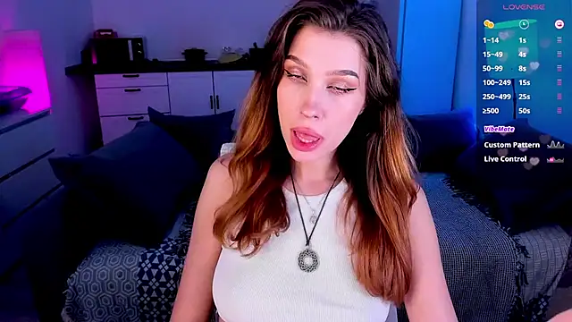 tenderdreams online show from October 30, 2025, 7:14 pm