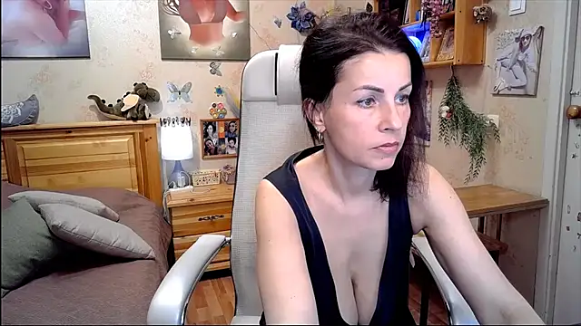 Kendra Mom online show from April 21, 2026, 9:59 am