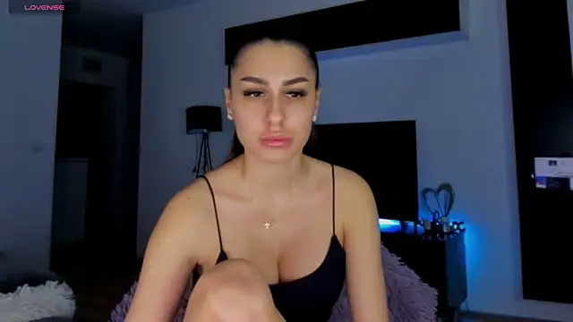 K chic online show from February 9, 2025, 9:06 pm