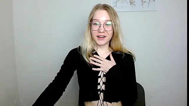 Snapshot of cindi_hot chatting on March 21, 2025, 11:33 am cindi hot online show from March 21, 2025, 11:33 am