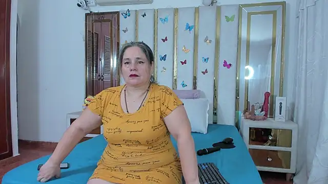 Snapshot of AnyelaGitanaMature chatting on November 18, 2025, 1:55 am AnyelaGitanaMature online show from November 18, 2025, 1:55 am