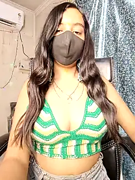 Snapshot of Parinaaz18 chatting on April 28, 2026, 1:26 am Parinaaz18 online show from April 28, 2026, 1:26 am
