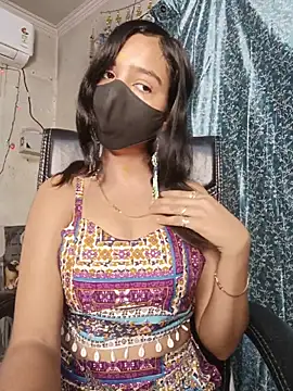 Snapshot of Parinaaz18 chatting on May 4, 2026, 12:28 am Parinaaz18 online show from May 4, 2026, 12:28 am