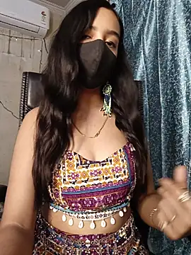 Snapshot of Parinaaz18 chatting on May 4, 2026, 12:45 pm Parinaaz18 online show from May 4, 2026, 12:45 pm