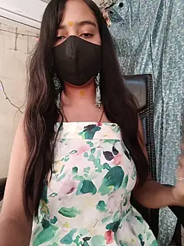 Snapshot of Parinaaz18 chatting on May 8, 2026, 1:33 am Parinaaz18 online show from May 8, 2026, 1:33 am