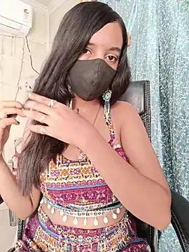 Snapshot of Parinaaz18 chatting on May 18, 2026, 1:13 am Parinaaz18 online show from May 18, 2026, 1:13 am