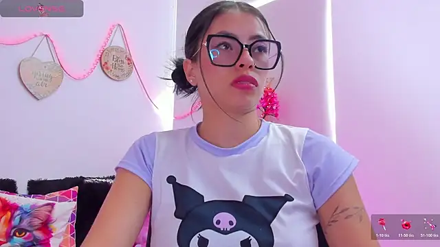 EmillySanders online show from December 1, 2025, 2:22 pm