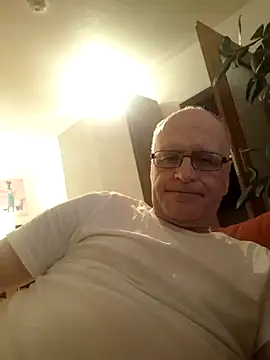 Milkasahne64 online show from October 23, 2025, 5:44 pm