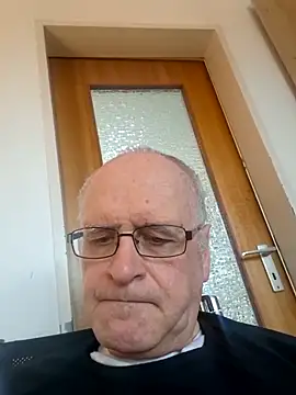 Milkasahne64 online show from February 12, 2026, 10:21 am