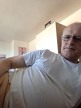 Milkasahne64 online show from May 9, 2026, 7:46 am