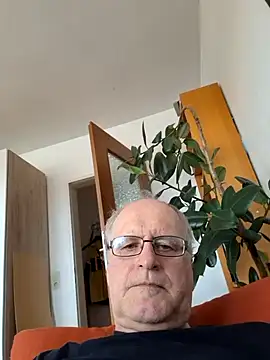 Milkasahne64 online show from June 4, 2026, 5:57 am