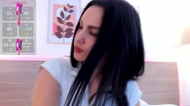 Snapshot of kareena_basu chatting on December 1, 2025, 6:35 pm kareena basu online show from December 1, 2025, 6:35 pm