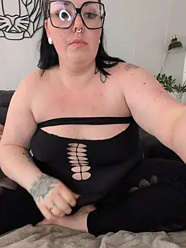 -BonnieBlack- online show from April 9, 2026, 6:19 am