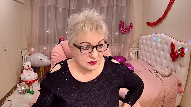 Snapshot of KayleSmoll chatting on March 18, 2025, 7:42 pm KayleSmoll online show from March 18, 2025, 7:42 pm