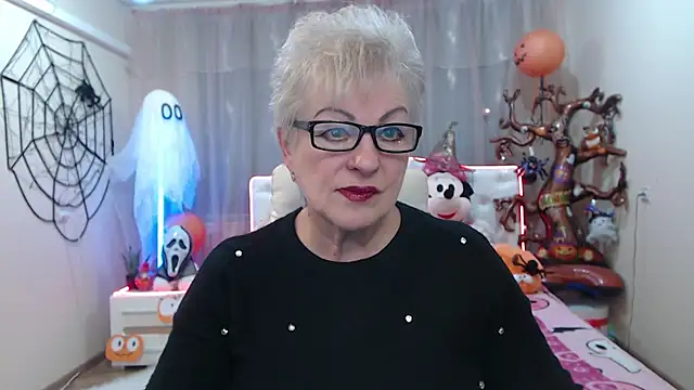 Snapshot of KayleSmoll chatting on November 4, 2025, 7:46 pm KayleSmoll online show from November 4, 2025, 7:46 pm