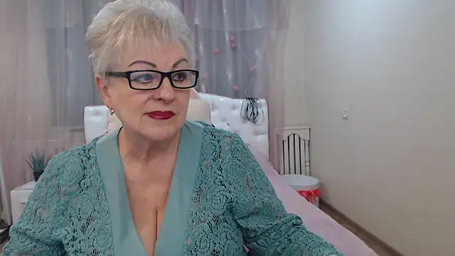 Snapshot of KayleSmoll chatting on November 19, 2025, 7:25 pm KayleSmoll online show from November 19, 2025, 7:25 pm