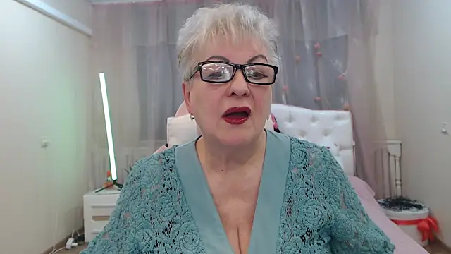 Snapshot of KayleSmoll chatting on November 21, 2025, 7:45 pm KayleSmoll online show from November 21, 2025, 7:45 pm