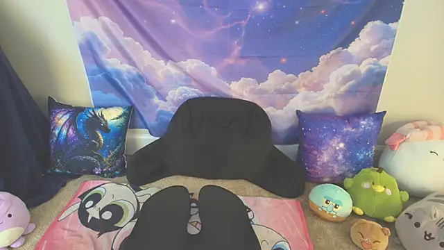 MilkyBunny online show from May 19, 2026, 4:02 pm
