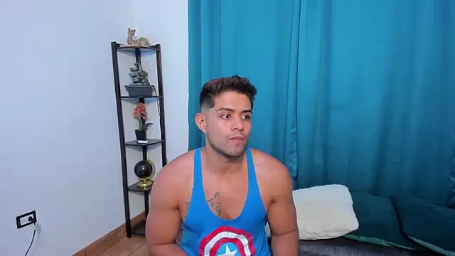 Snapshot of Luciano_and_Marlon chatting on June 5, 2026, 10:04 pm Luciano and Marlon online show from June 5, 2026, 10:04 pm