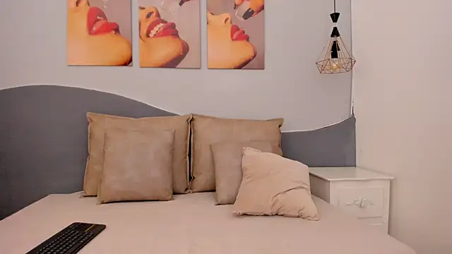 MarianaSanz online show from November 8, 2025, 1:11 pm