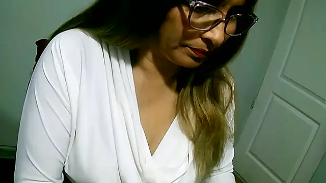 leona- online show from September 21, 2025, 12:34 am