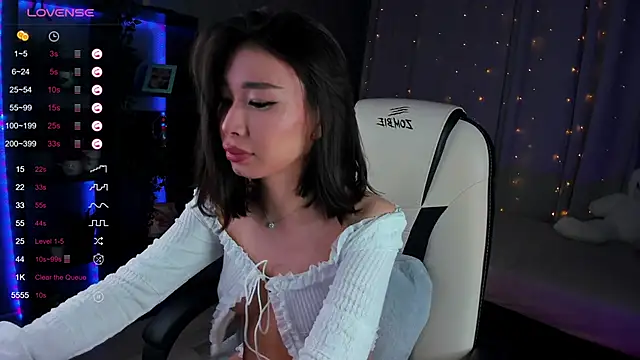 sensualily online show from March 12, 2025, 5:28 pm