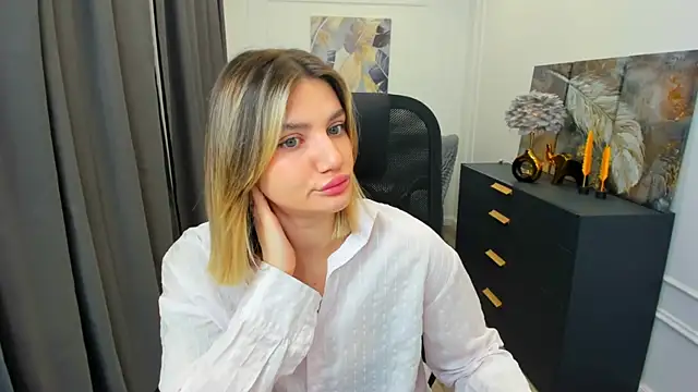 SelenaeMoore online show from March 29, 2026, 3:39 am