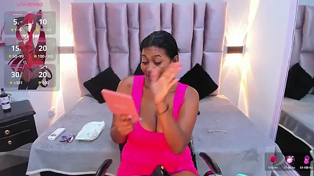 LAYLATAYLOR  online show from February 19, 2025, 10:34 am