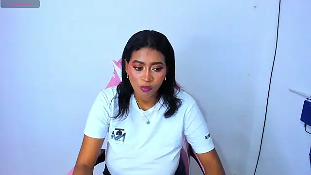 LAYLATAYLOR  online show from February 27, 2025, 5:24 am