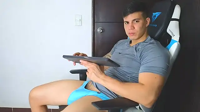 Snapshot of Ethanstill1 chatting on December 7, 2024, 5:31 pm Ethanstill1 online show from December 7, 2024, 5:31 pm