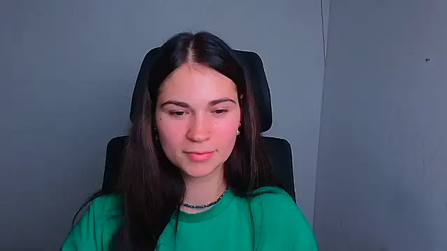 Snapshot of Loon_Amore chatting on December 5, 2024, 10:34 pm Loon Amore online show from December 5, 2024, 10:34 pm