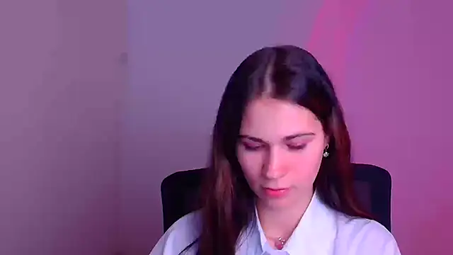 Snapshot of Loon_Amore chatting on January 22, 2025, 10:37 pm Loon Amore online show from January 22, 2025, 10:37 pm