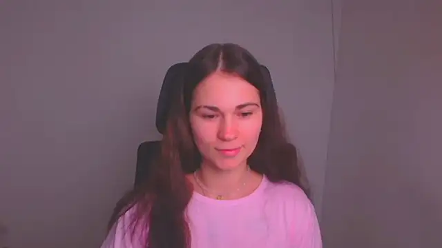 Snapshot of Loon_Amore chatting on February 10, 2025, 7:38 pm Loon Amore online show from February 10, 2025, 7:38 pm