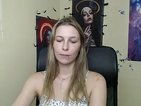 Snapshot of StrangerGi chatting on June 29, 2026, 10:26 am StrangerGi online show from June 29, 2026, 10:26 am