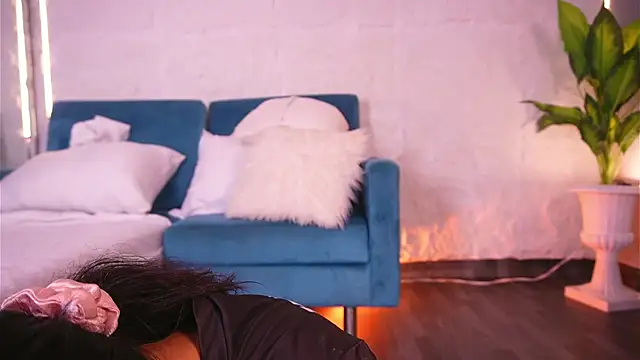 CailynBrowm online show from April 18, 2026, 4:27 am