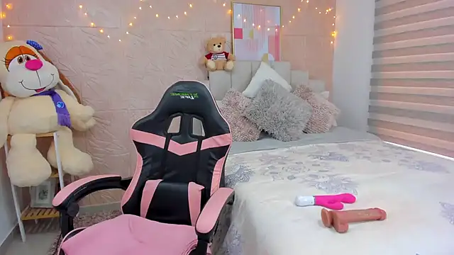 emilyharrix online show from December 1, 2024, 9:37 pm