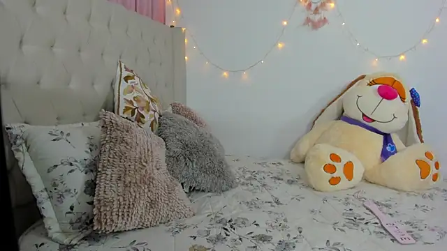 emilyharrix online show from March 4, 2025, 10:49 pm