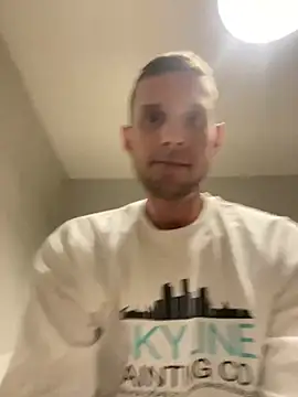 Camcam21 online show from March 8, 2025, 6:32 am