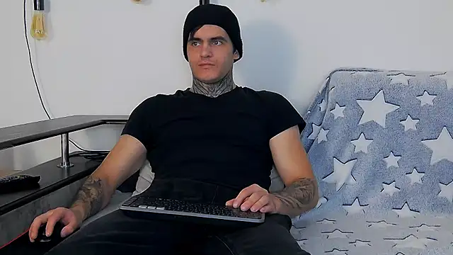 CarterCole online show from December 15, 2025, 9:24 am