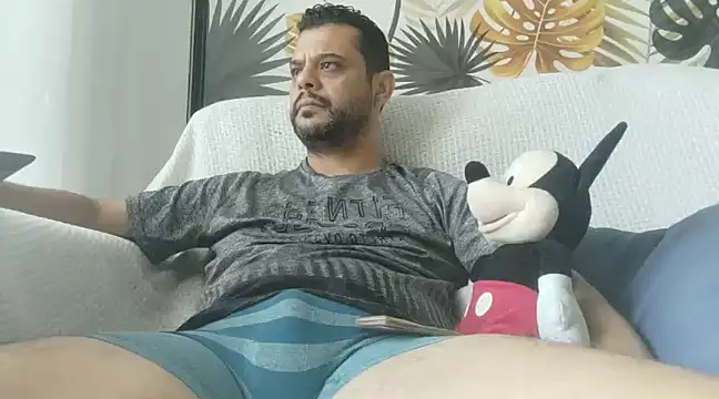 Snapshot of HornyBeachBoyBR chatting on February 10, 2025, 1:55 pm HornyBeachBoyBR online show from February 10, 2025, 1:55 pm