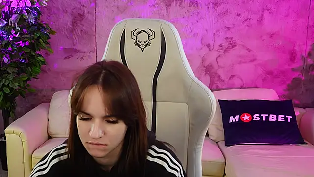 Brendi054 online show from January 11, 2025, 7:39 am