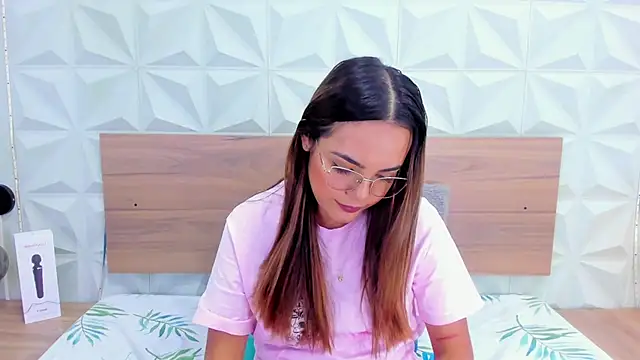 Stacey white  online show from February 4, 2025, 8:28 pm