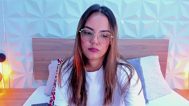 Stacey white  online show from March 18, 2025, 8:04 pm