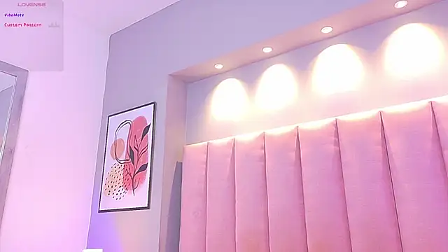 KeilyRoss online show from October 23, 2025, 8:07 pm