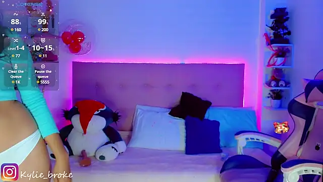 Snapshot of Kylie_brokee chatting on December 19, 2024, 3:18 am Kylie brokee online show from December 19, 2024, 3:18 am