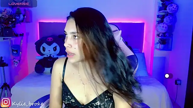 Snapshot of Kylie_brokee chatting on December 28, 2024, 9:08 pm Kylie brokee online show from December 28, 2024, 9:08 pm