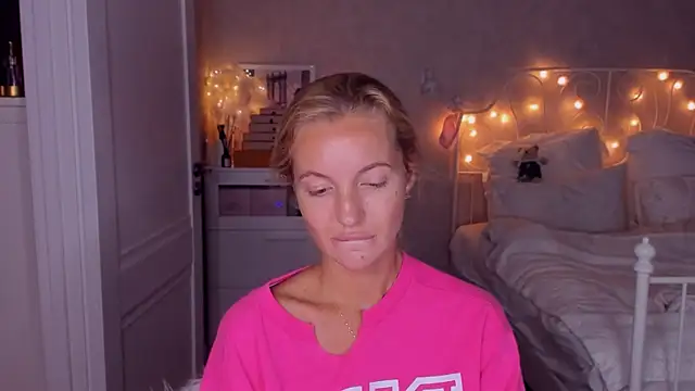 aestetick online show from October 6, 2025, 6:27 pm