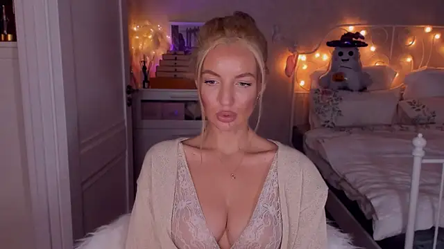 aestetick online show from October 21, 2025, 1:12 pm