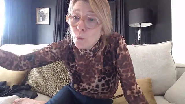 godinflower online show from March 4, 2025, 12:33 pm